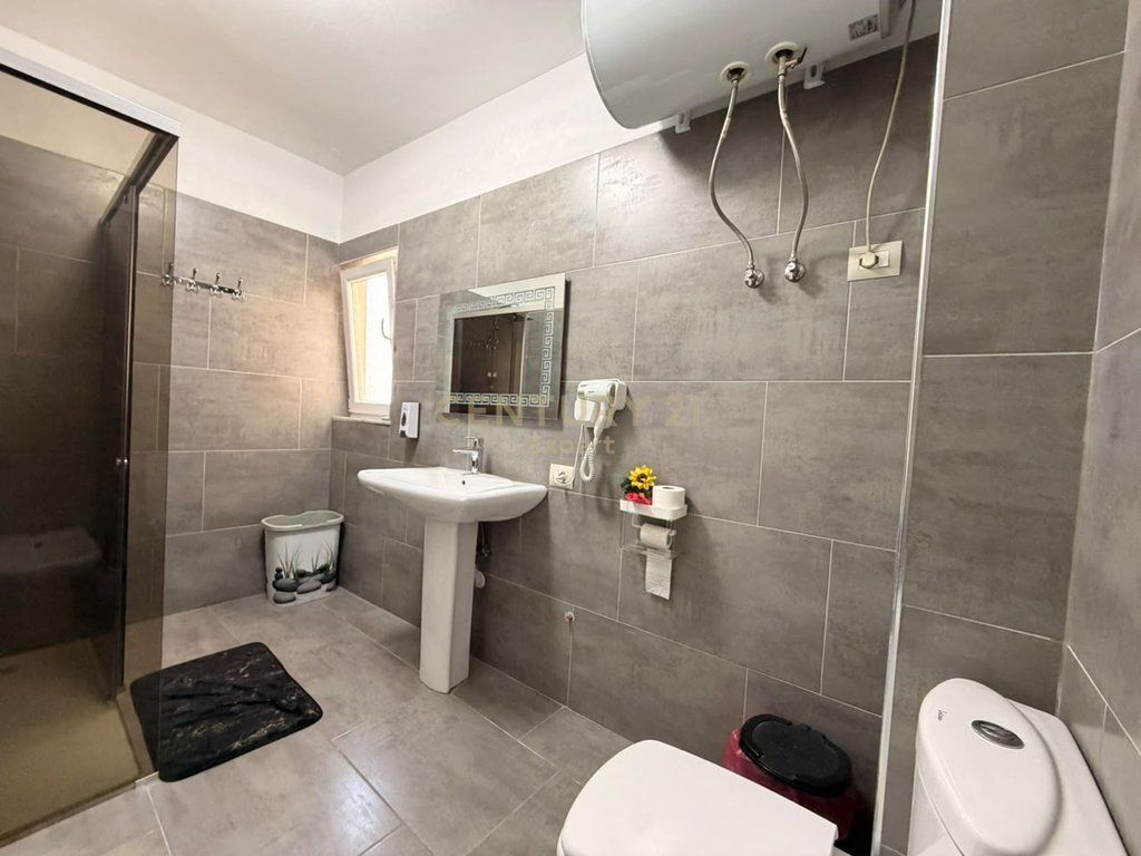 JAPIM ME QIRA APARTAMENT 2+1 NE QENDER TE TIRANES!