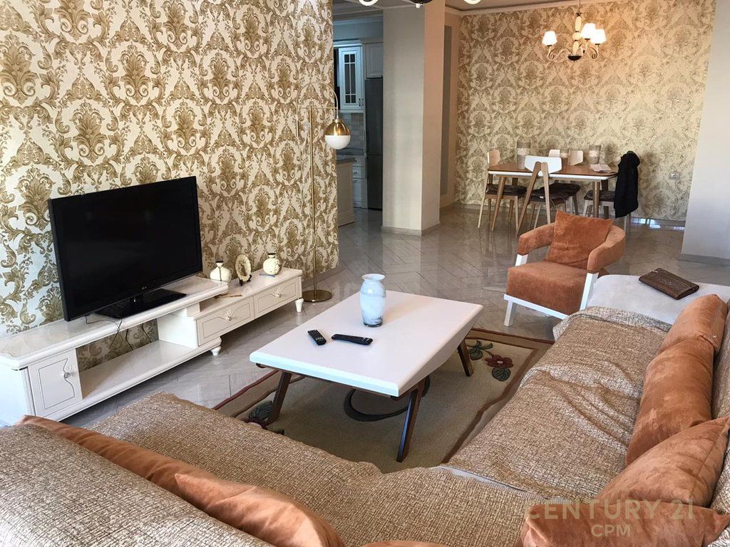 Appartamento 2+2 in Affitto a Zogu i Zi, Tirana - 700€ | 115 m²