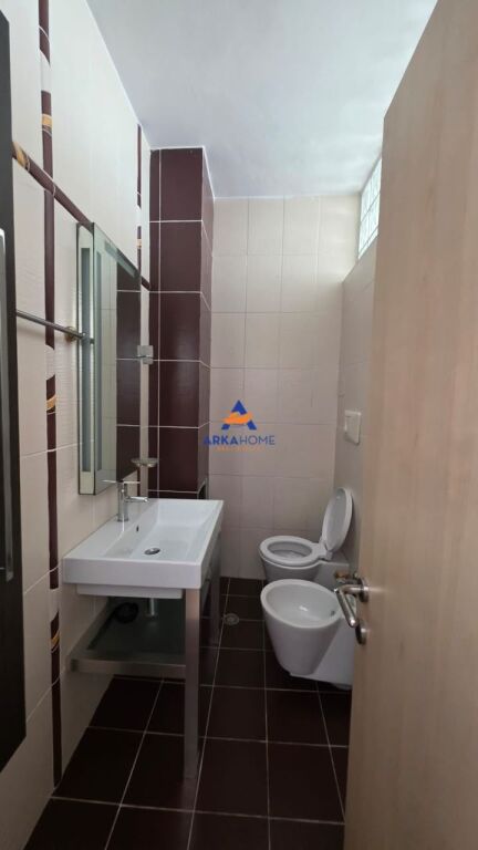 SHITET VILE 4 KATESHE "KODRA E PRIFTIT" 560.000 EURO