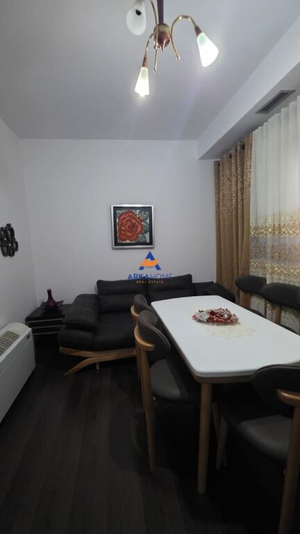 SHITET VILE 4 KATESHE "KODRA E PRIFTIT" 560.000 EURO