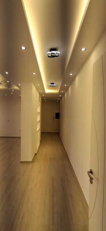 🏢 *AMBIENT ZYRE ME QIRA – PRANË RRUGËS SË KOSOVARËVE, TEK LE BON
