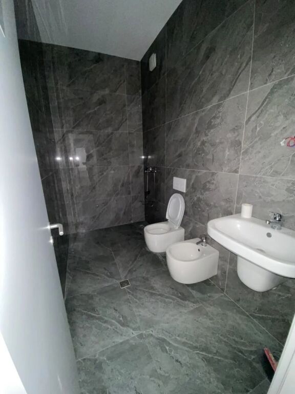 ZYRE ME QERA 115 M2 VASIL SHANTO 130.000 LEKE FH-97243
