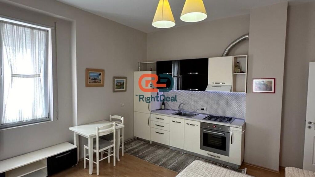 Tek Kopshti Botanik, Shitet Super Apartament 1+1 Totalisht I Investuar !!