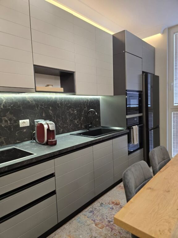 APARTAMENT 2+1+PARKIM  ME QIRA –  PRANE URES SE NISHARAKUT