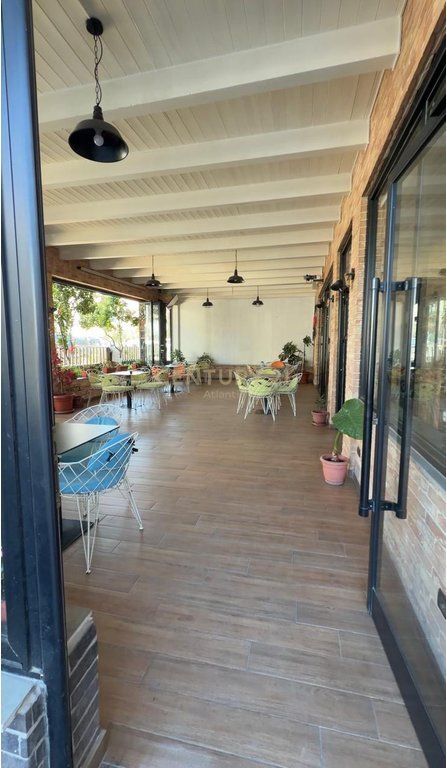 BAR ME QIRA AFATGJATË – HYRJA E DURRËSIT, PRANË GALAKTIKUT