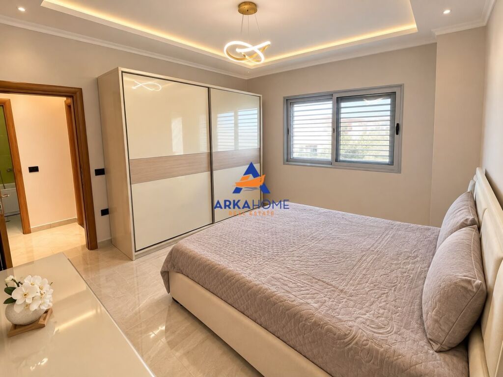 SHITET APARTAMENT 3+1+2 BALLKONE "KRISTAL CENTER, TE RRETHRROTULLIMI I SELITES" 270.000 EURO