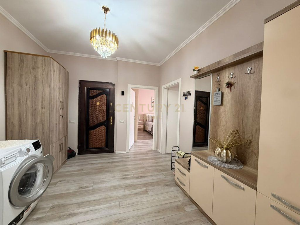 JAPIM ME QIRA APARTAMENT 2+1 NE QENDER TE TIRANES!