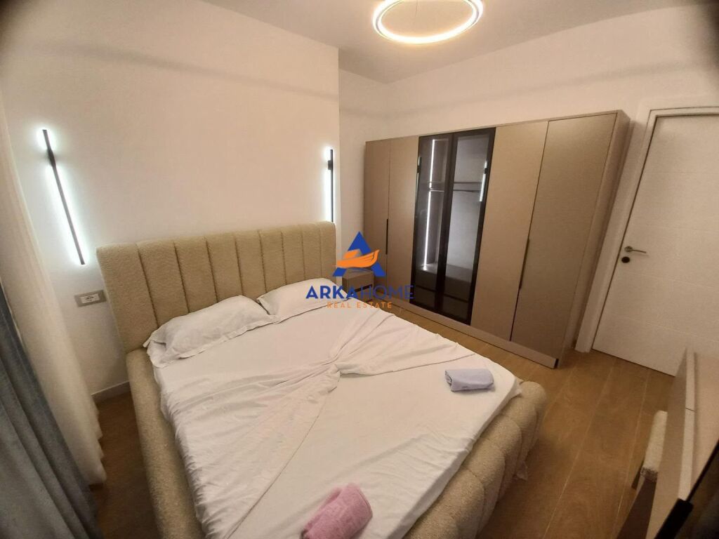 JEPET APARTMENT ME QERA 2+1+BALLKON "RESTORANT FRESKU" 55.000 LEKE
