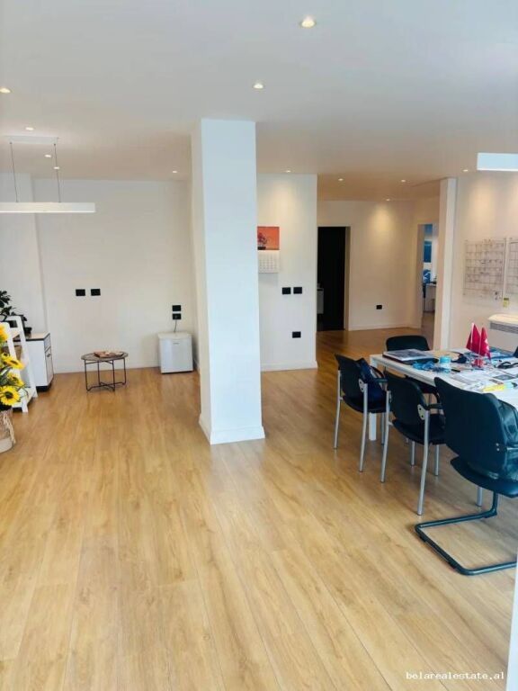 Zyre Me Qera 3+1 tek Blloku (ID BZ21065) Tirane