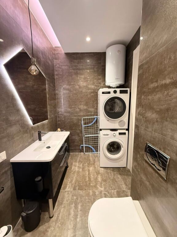 🏡 APARTAMENT 1+1 ME QIRA – RRUGA E KOSOVARËVE