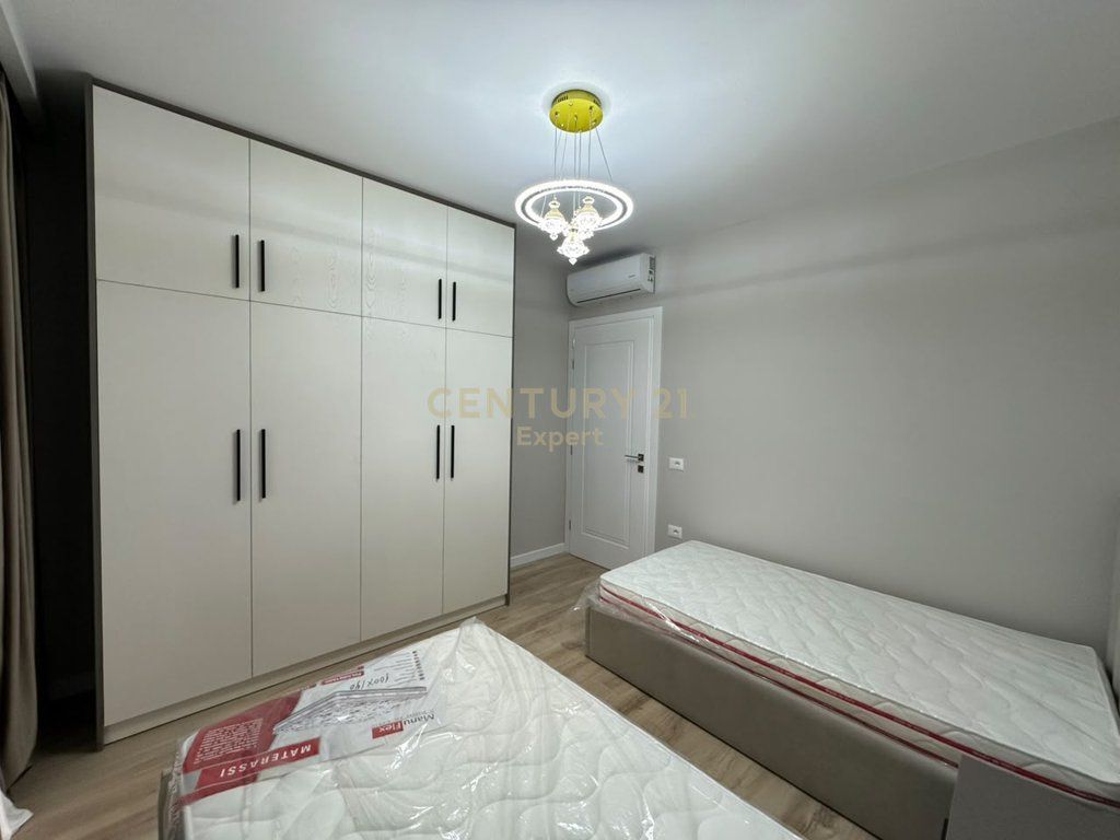 APPARTAMENTO 2+1+POSTO AUTO IN AFFITTO PRESSO L'EX CAMPO DELL'AVIAZIONE / 80.000 Lek /Mese
