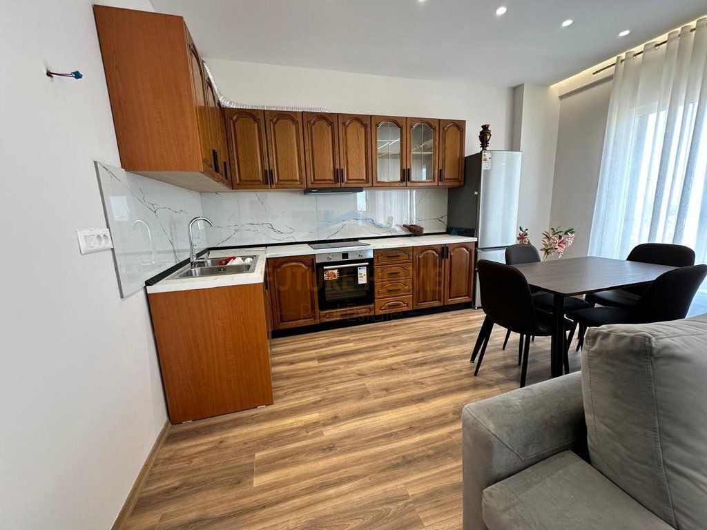 Qira,Apartament 2+1+2, Jordan Misja,Tiranë.