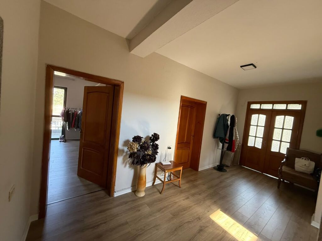 VILË 3-KATËSHE ME QIRA – KTHESA E KAMZËS