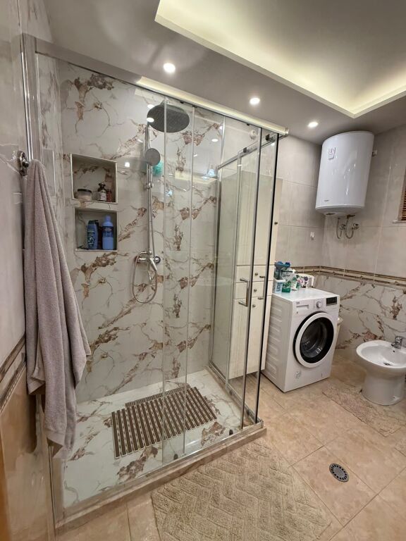 Qender/Tregu Cam, Jepet me qera apartament 2+1+2,