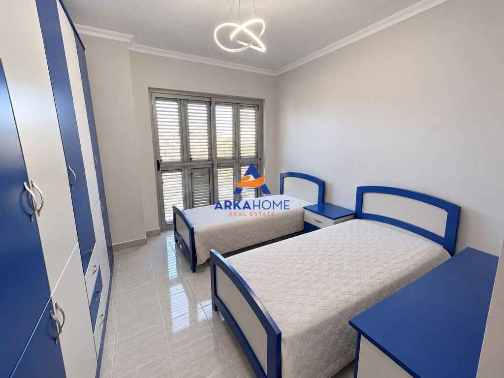 SHITET APARTAMENT 3+1+2 BALLKONE "KRISTAL CENTER, TE RRETHRROTULLIMI I SELITES" 270.000 EURO