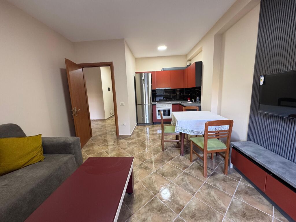 Shitet Apartament 1+1