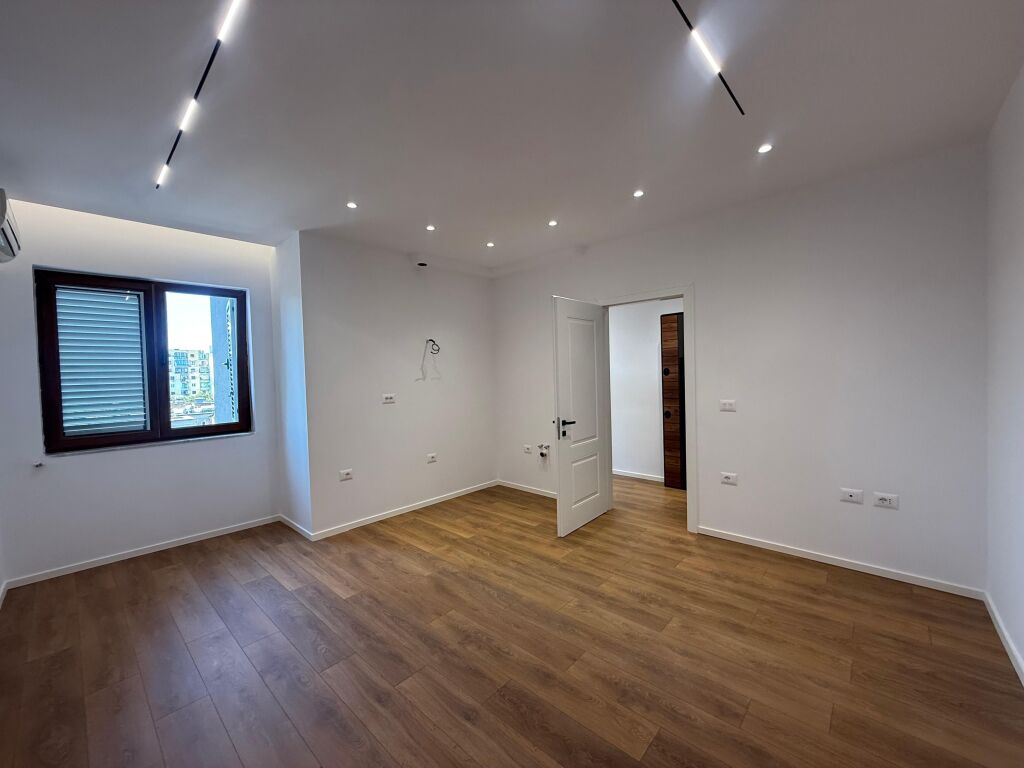 Shitet Apartament 2+1 📍 Selitë, pranë Supermarket Xhangollit