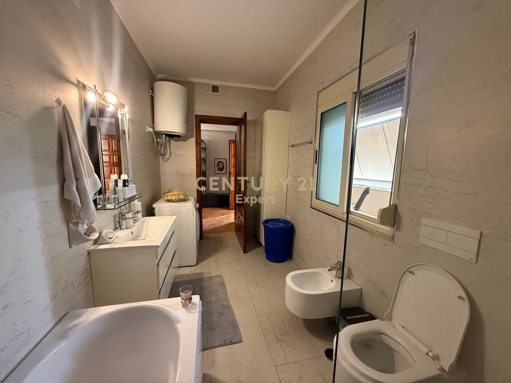 Apartament 3+1 me qira ne zonen e Brrylit