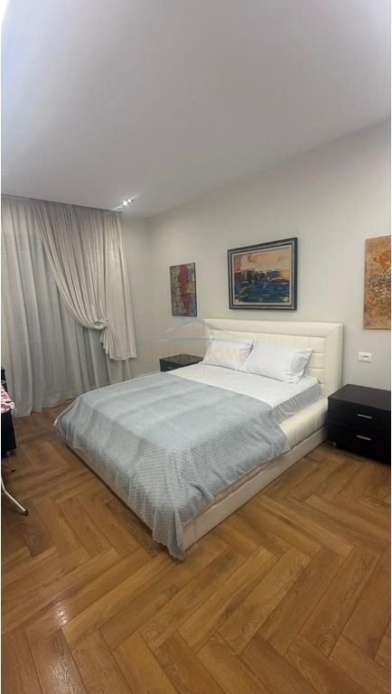 Qera , Apartament 2+1 + Post Parkimi , Pazari i Ri , Tiranë. DB63029
