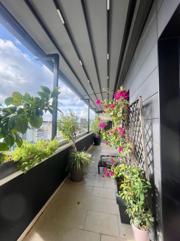 APARTAMENT 2+1 ME QIRA NE QENDER TE RRUGA