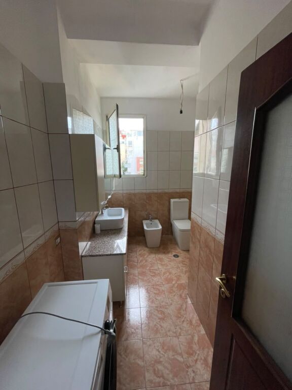 Apartament - Për Qira - Kodra e Diellit, Tiranë
