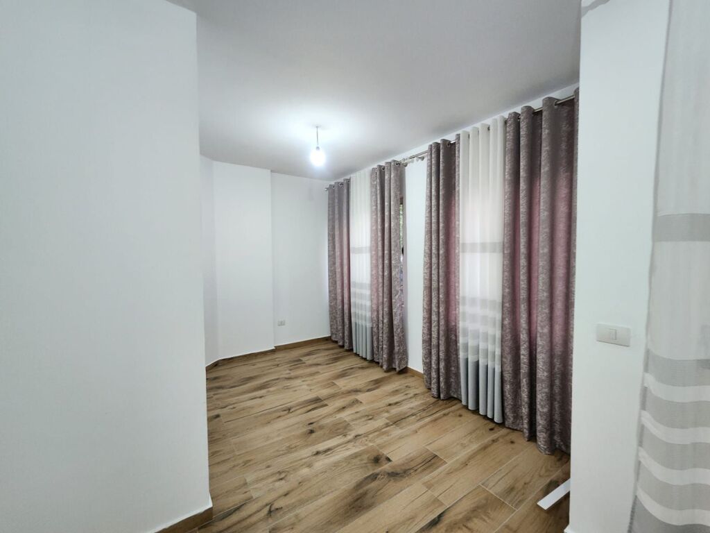 Apartament 2+1 për Qira 112m², në Yzberisht