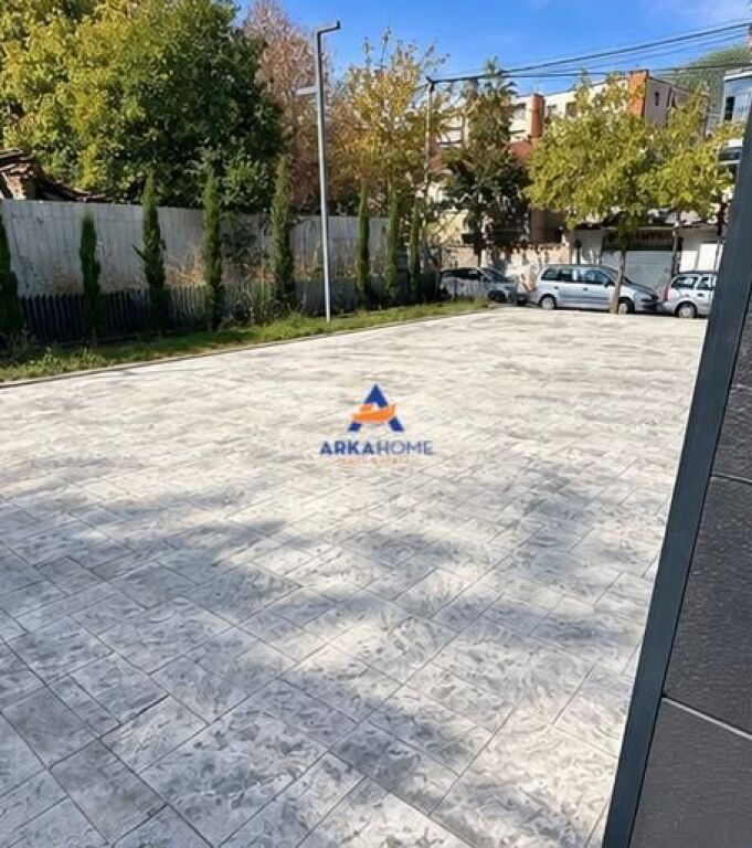 LOCALE COMMERCIALE IN AFFITTO 160M2 "PAZARI I RI" 3500 EURO