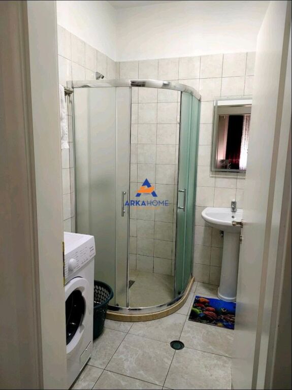 JEPET APARTMENT ME QERA 2+1+BALLKON "BATHORE , RR DEMOKRACIA" 60.000 LEKE