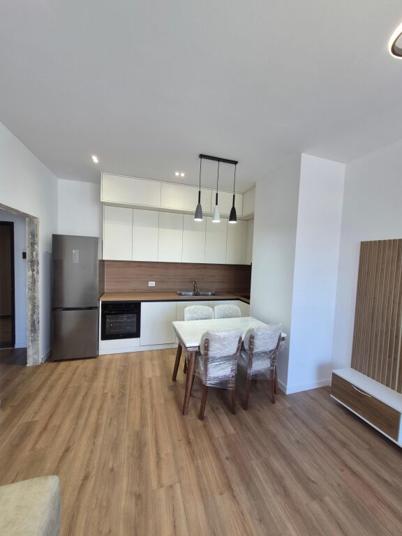 Affitto | Apartament 1 + 1 | Sheshi Shqiponja | 650 €/mese