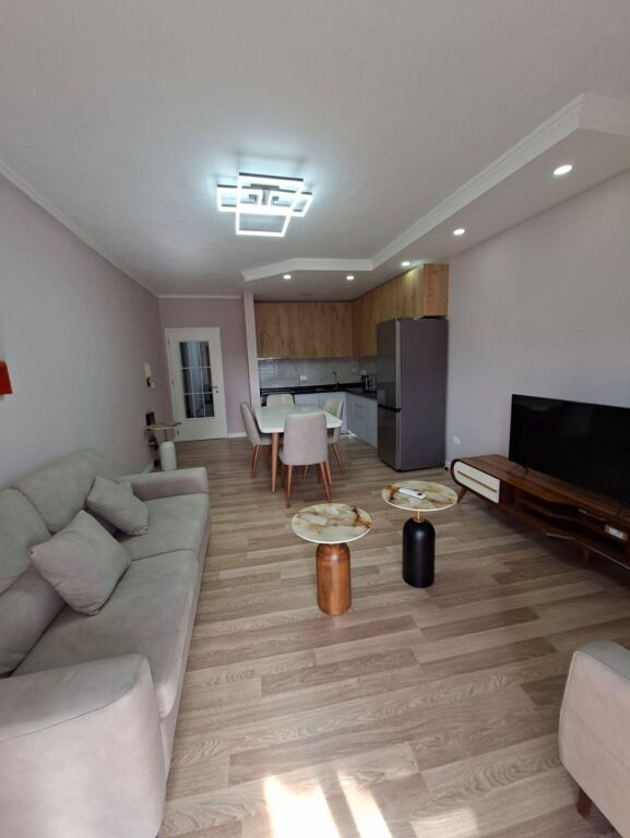 Jepet me qira 1+1 Perballe Delijorgjit 600 mije leke