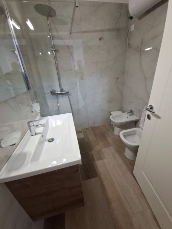 Jepet me qira 1+1 Perballe Delijorgjit 600 mije leke