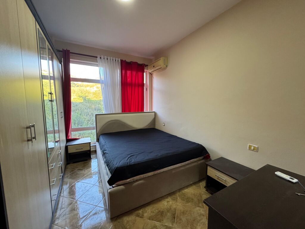 Shitet Apartament 1+1