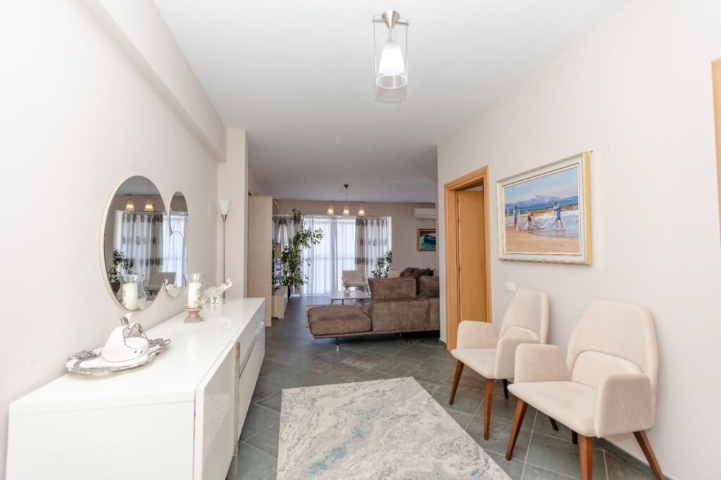 Apartament me pamje nga deti për qira Lungomare Vlora