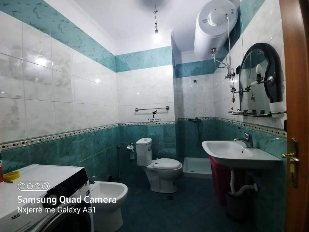 APARTAMENT ME QERA 3+1+2+3 RRUGA E KAVAJES 100.000 LEKE FH-97267