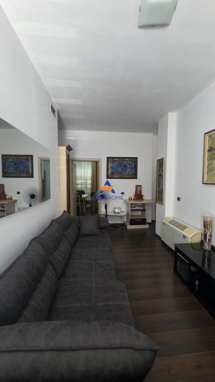 SHITET VILE 4 KATESHE "KODRA E PRIFTIT" 560.000 EURO