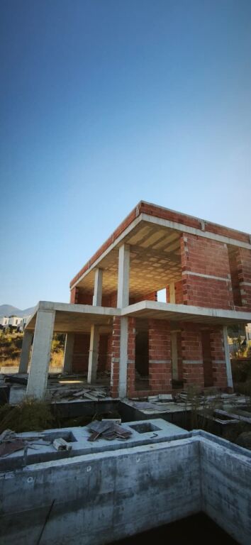 SHITET VILË ME PISHINË | RESIDENCA TËRFILI – FARKË