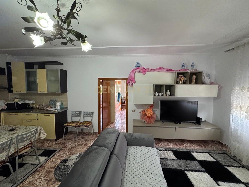 SHITET APARTAMENT 2+1 ME GARAZHD, DURRES !