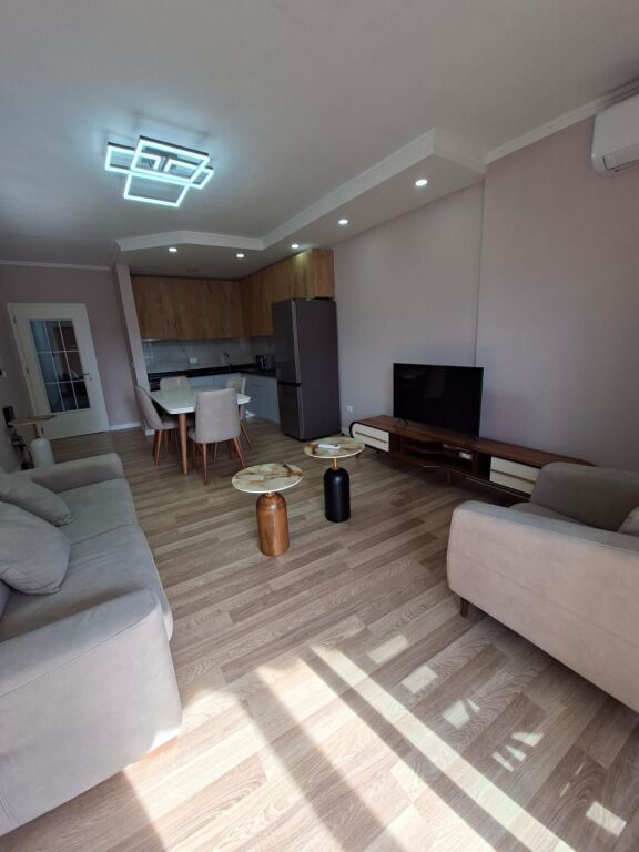 Jepet me qira 1+1 Perballe Delijorgjit 600 mije leke
