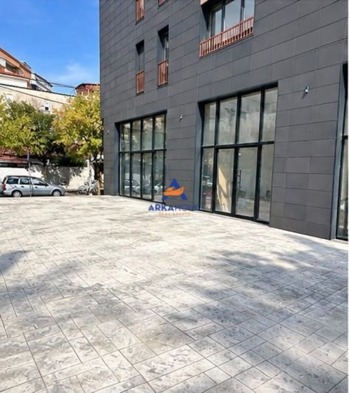 LOCALE COMMERCIALE IN AFFITTO 160M2 "PAZARI I RI" 3500 EURO