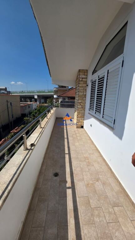SHITET VILE 4 KATESHE "KODRA E PRIFTIT" 560.000 EURO