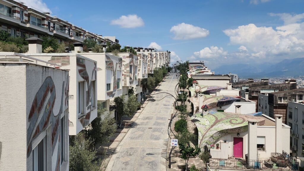 🟢 Shitet: 1+1+1wc &amp; GARAZHD *ME QIRA*📍( Res. Kodra Diellit II ) 100% i Ri Luxury &amp; Plotë Dritë 🌞 Pallat V.2025 ( 15,9 Milonë lekë)