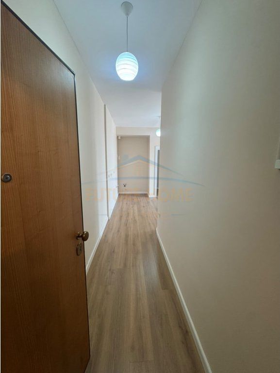 Shitet, Apartament 1+1, Rruga e Kavajes, Tirane.