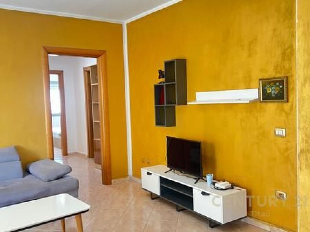 Apartament 3+1+2 tualete me qira te Zogu i Zi.