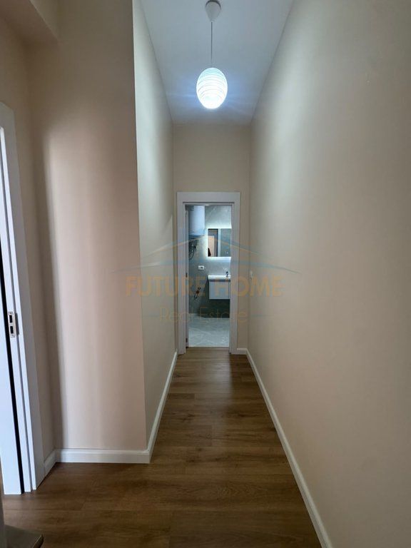Shitet, Apartament 1+1, Rruga e Kavajes, Tirane.