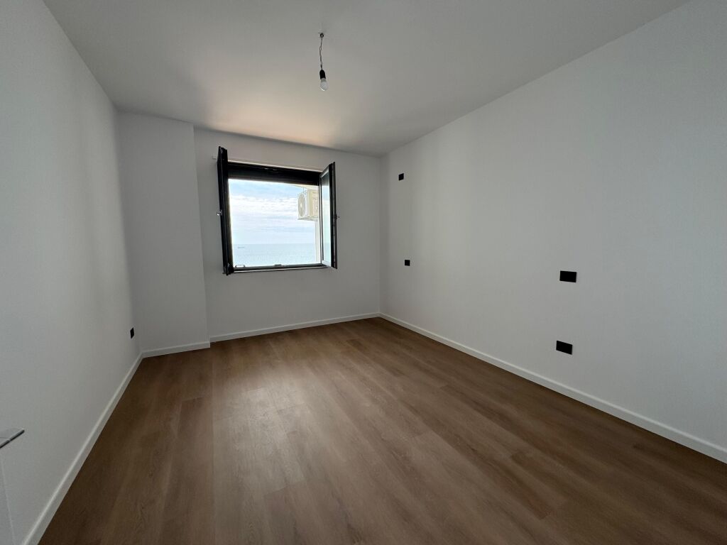 Jepet apartament me qera 1+1