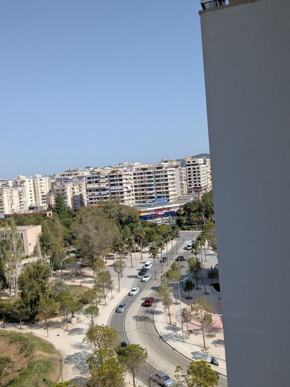 AFFITTASI APPARTAMENTO 1+1 SUL LUNGOMARE DI VLORE