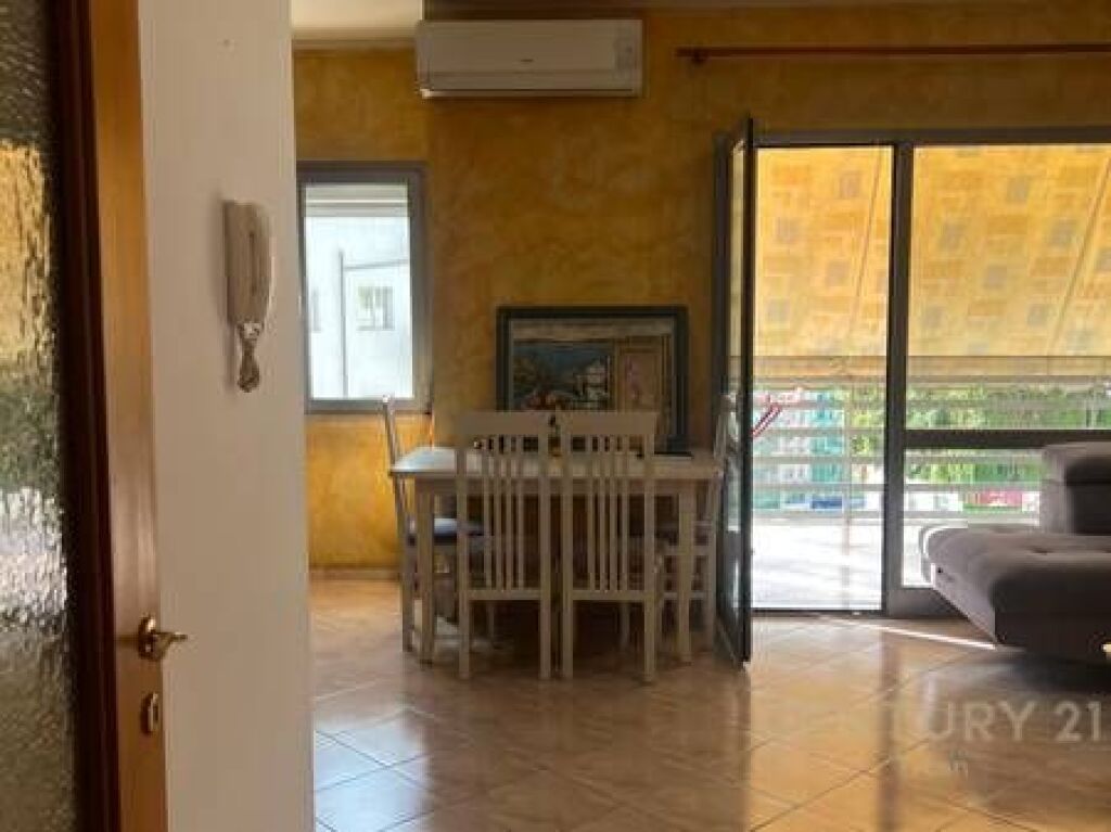 Apartament 3+1+2 tualete me qira te Zogu i Zi.