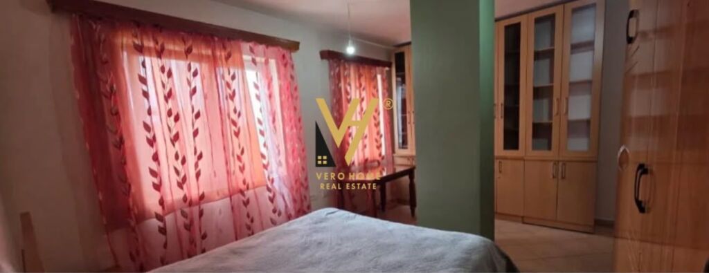 JEPET APARTAMENT 2+1+BLK ME QIRA TE RRUGA E DIBRES 55.000 LEKE