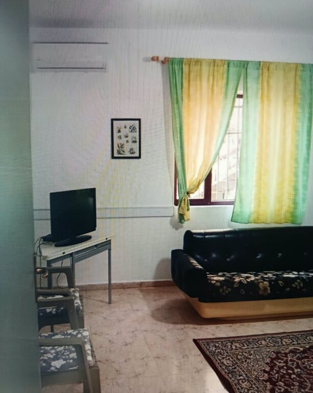 Qera | Shtëpi private 2 + 1 | Ambasada amerikane | 350 €/muaj