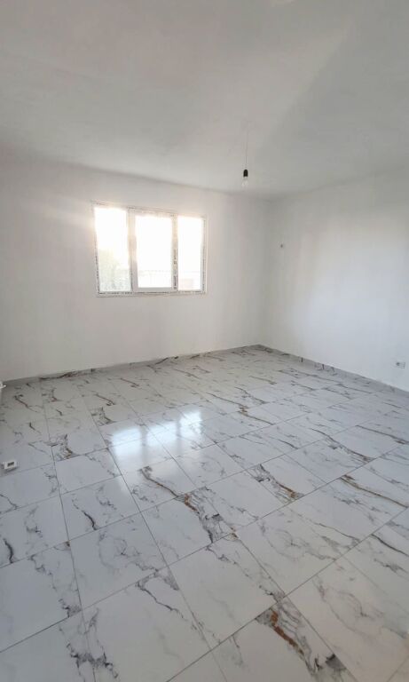 Kavaje, SHITET APARTAMENT 1+1 pallat ri me ashensor